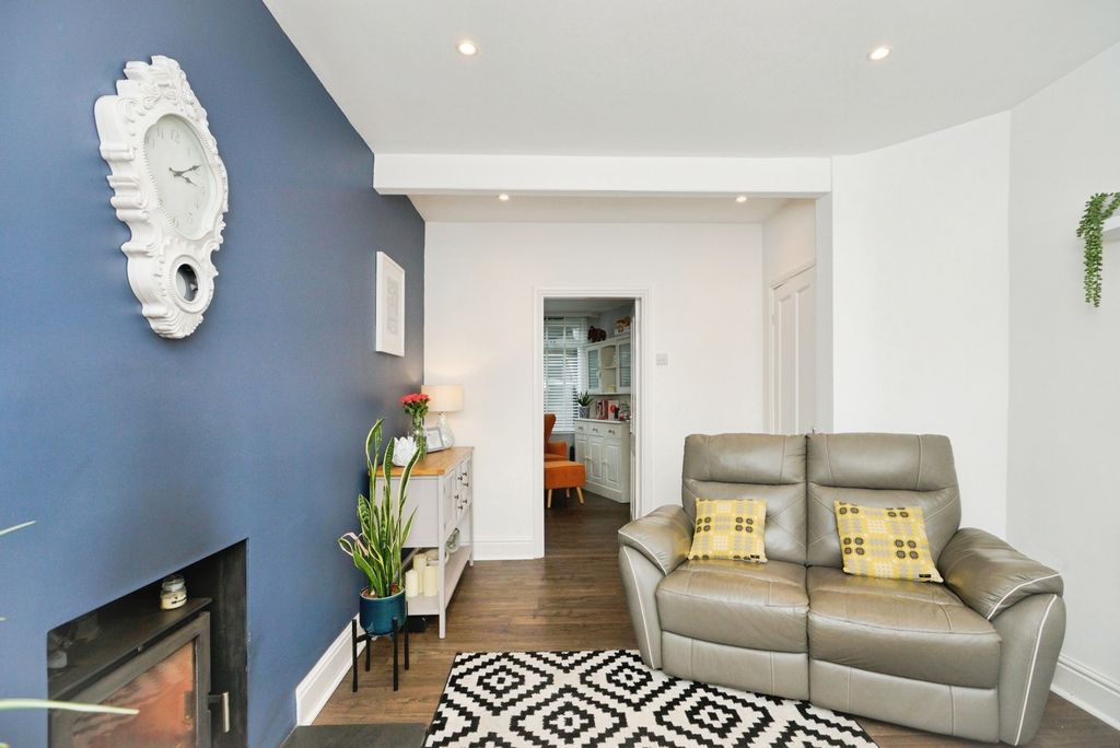 Property photo 3 of 28 Photo