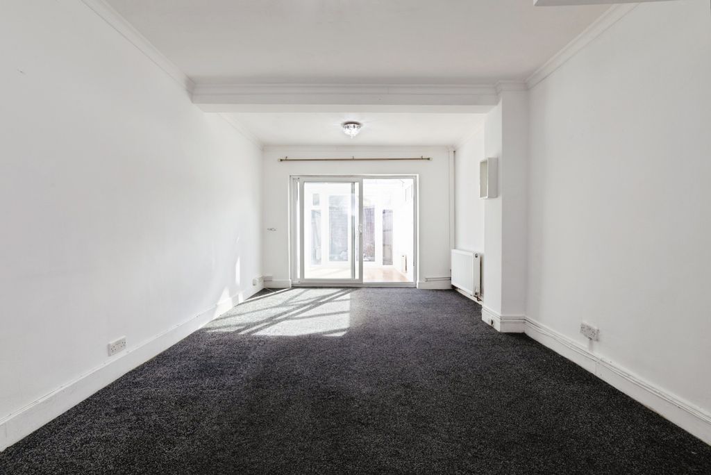 Property photo 2 of 19 Pbox-Img.Jpg
