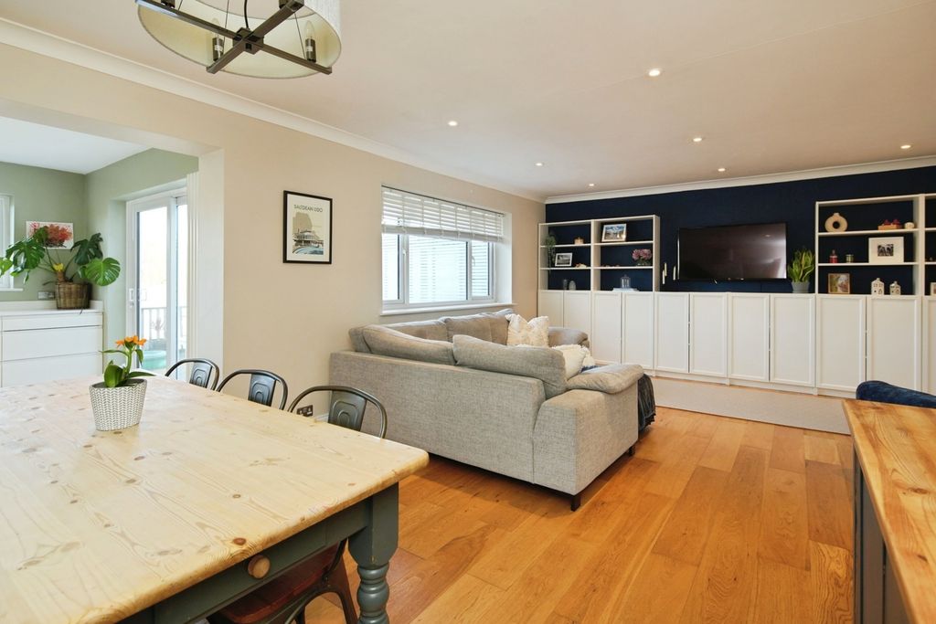 Property photo 3 of 30 Living Room