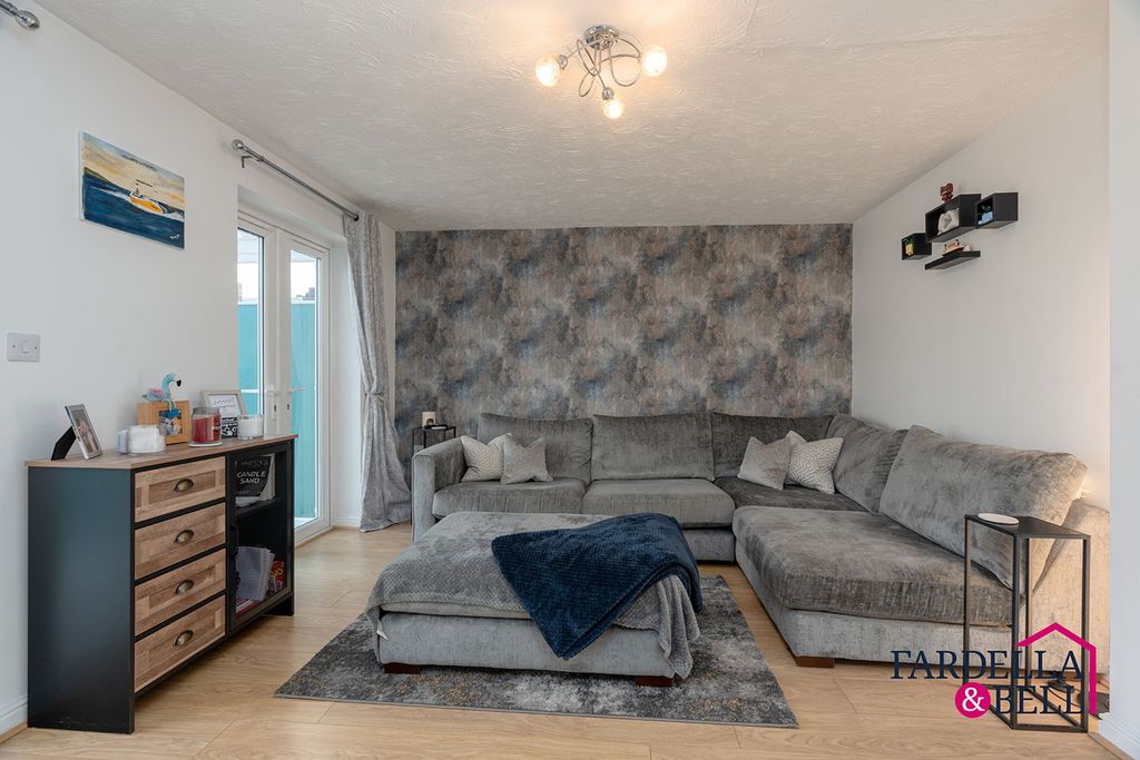 Property photo 3 of 17