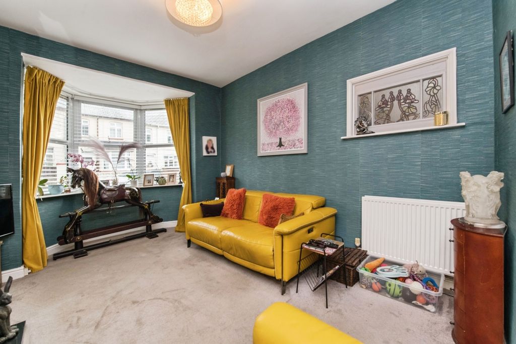 Property photo 3 of 19 Pbox-Img.Jpg