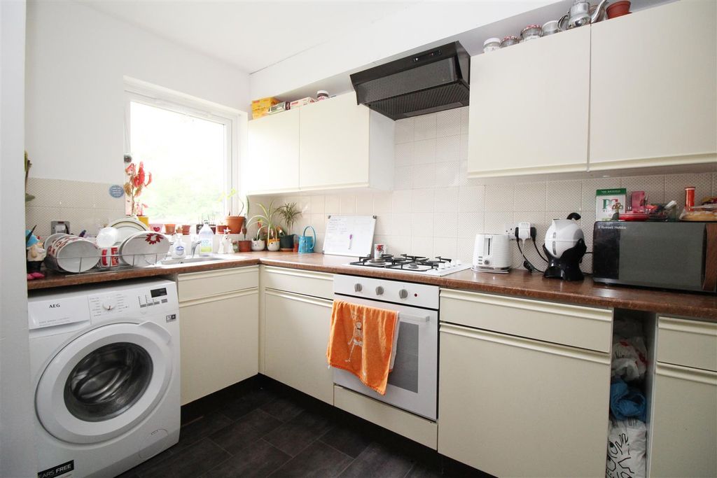 Property photo 3 of 7 Kitchen.Jpg