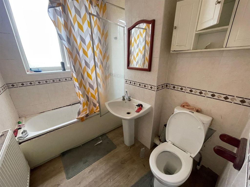 Property photo 3 of 4 Ca120930-c174-41F6-Afc7-3ce69Bb316A5.Jpeg