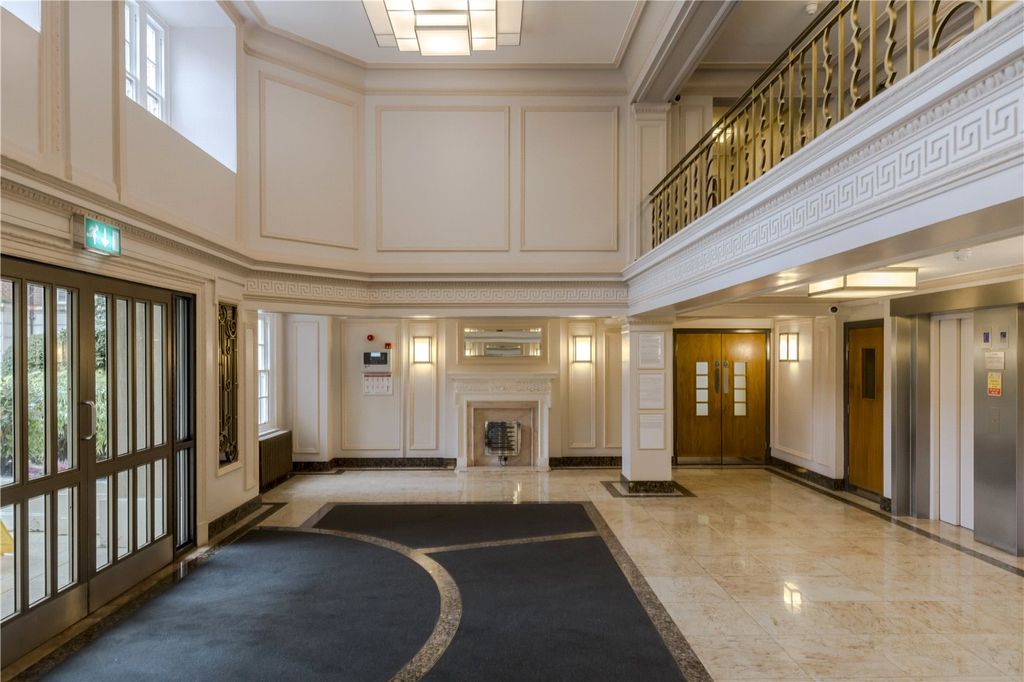Property photo 3 of 22 Entrance Lobby