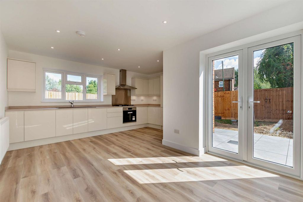 Property photo 3 of 34 8662092-Interior13-800.Jpg