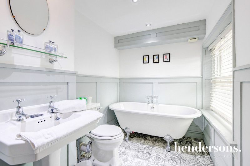 Property photo 2 of 31