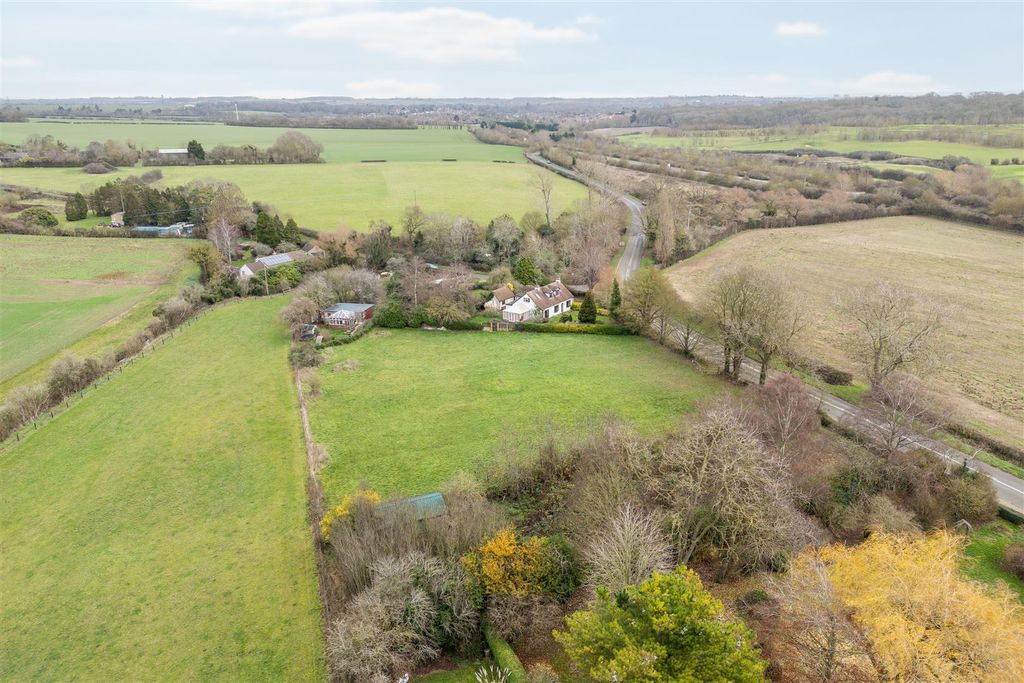 Property photo 3 of 27 251215 - 90 Bedford Road, Stagsden - 05.Jpg