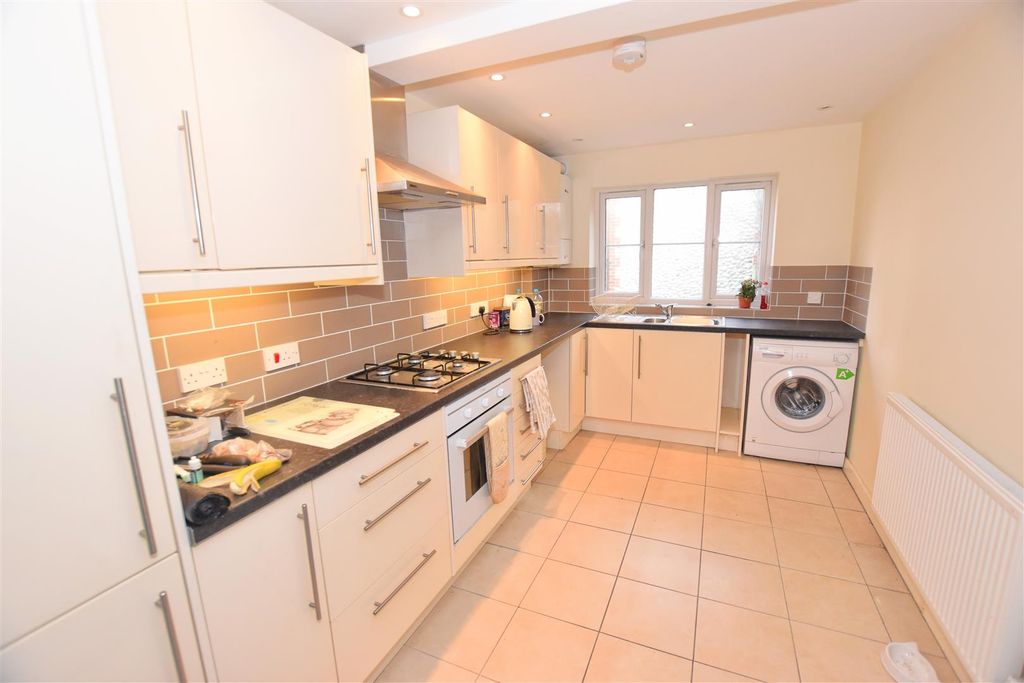 Property photo 2 of 17
