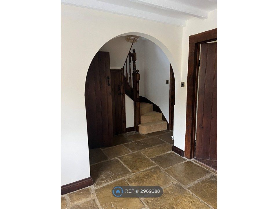 Property photo 3 of 8 Hallway