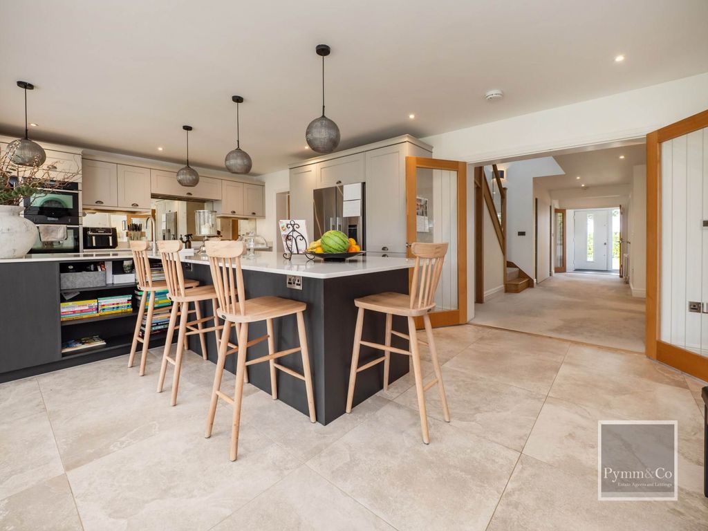 Property photo 3 of 28