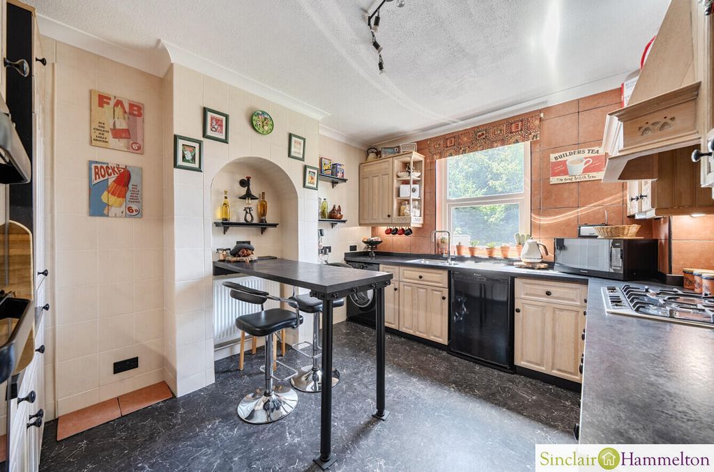 Property photo 3 of 16 Kitchen