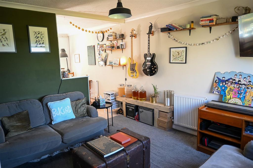 Property photo 3 of 20 Open Plan Living Room