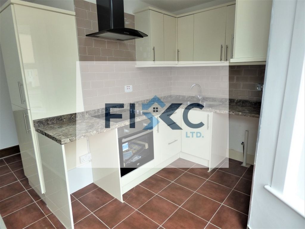 Property photo 3 of 8 2694-Pra11872-3-Raw