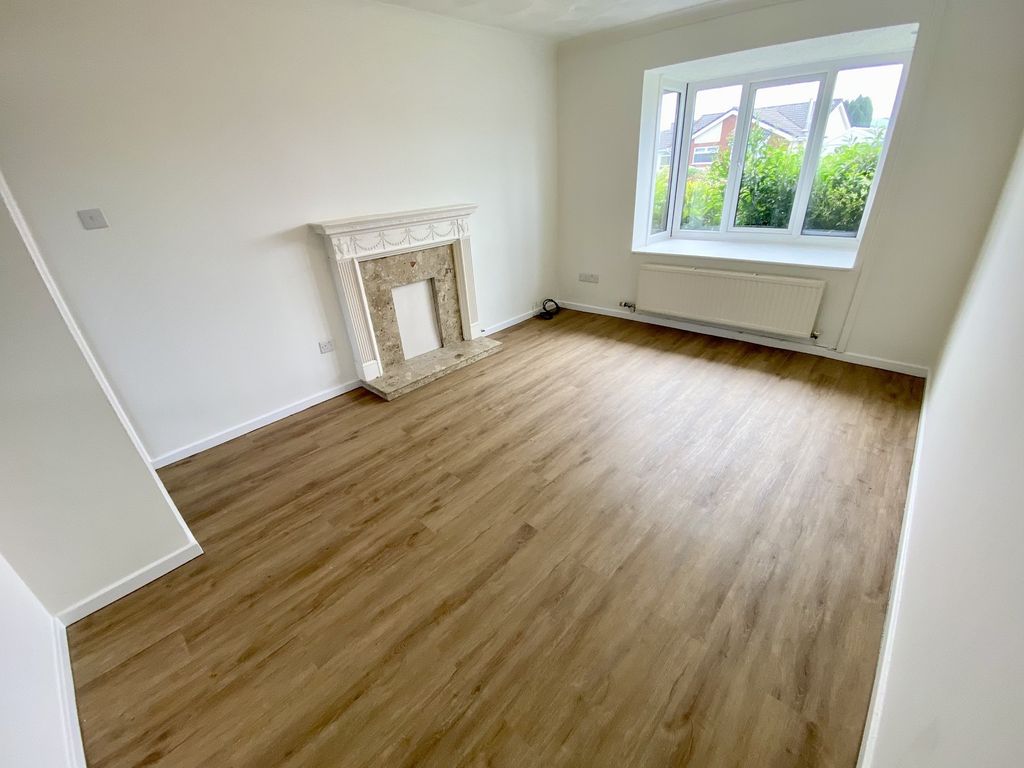 Property photo 3 of 12 Lounge