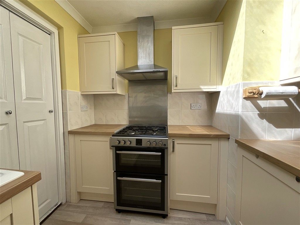 Property photo 3 of 12 Kitchen