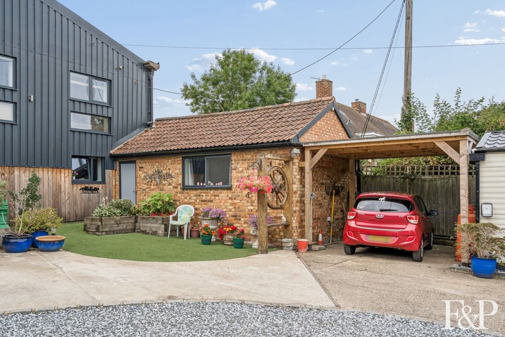 Property photo 2 of 20 4839083
