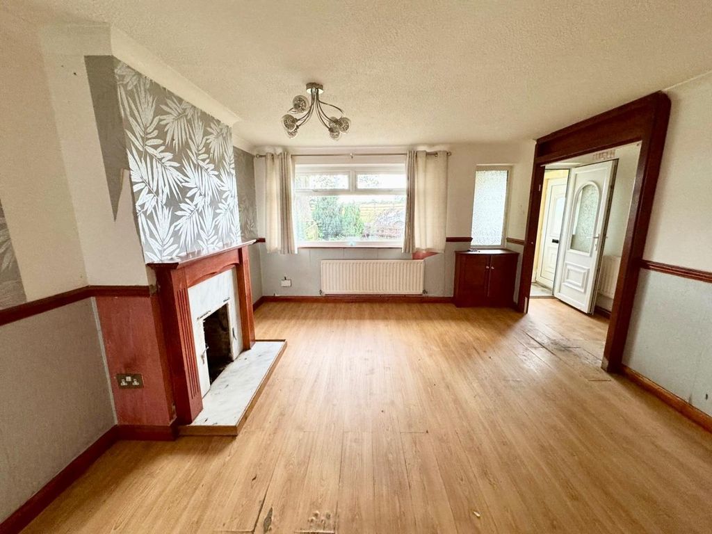 Property photo 3 of 15 Lounge