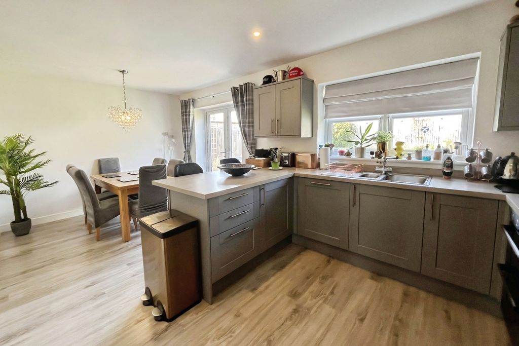 Property photo 3 of 14 Kitchen/Dining Room