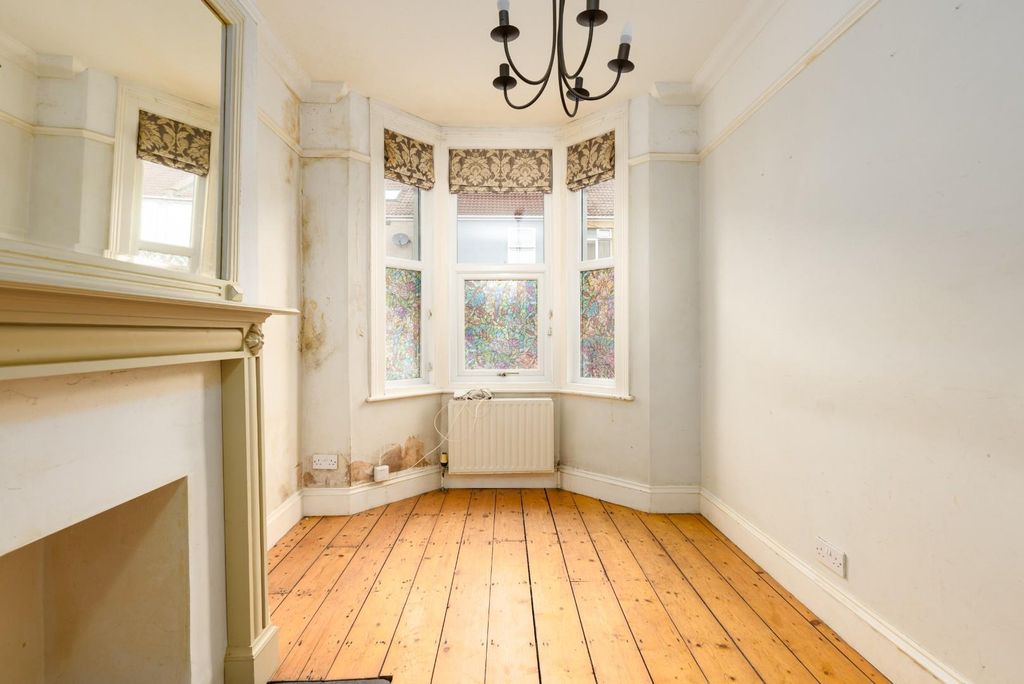 Property photo 3 of 15 17 Dunkirk-2.Jpg