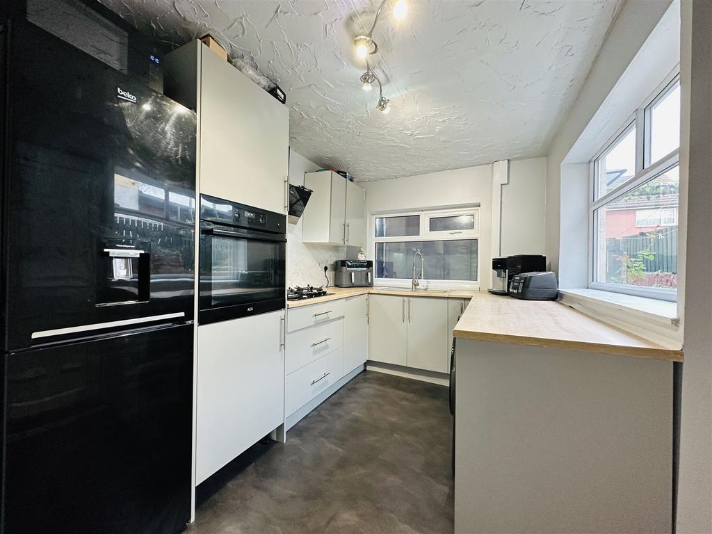 Property photo 2 of 13 Kitchen .Jpg