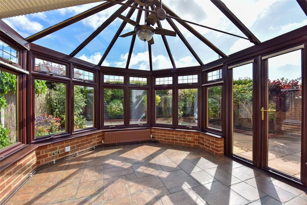 Property photo 3 of 10 Conservatory