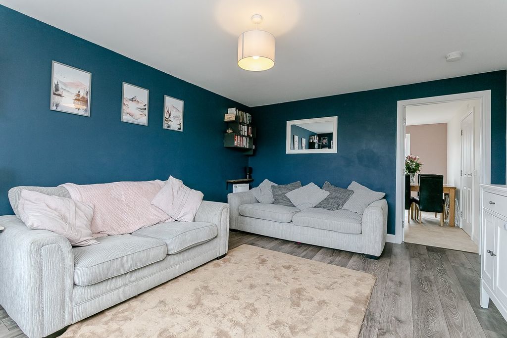 Property photo 3 of 28