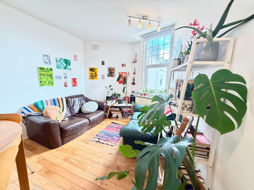 Property photo 3 of 25