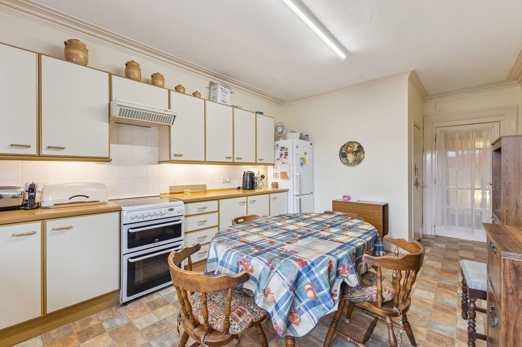 Additional image 10 of 3 bed flat for saleGlasgow Road, Tullylumb House PH2