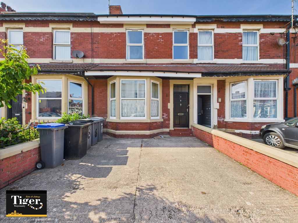 Property photo 1 of 17 Cam03440G0-Pr0330-Still010