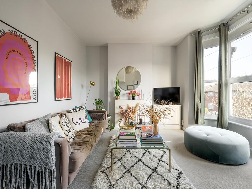 Property photo 1 of 22 Tyndall Road, E10