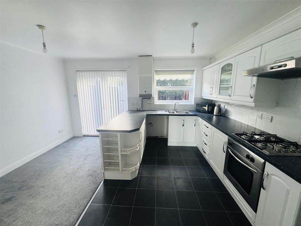 Property photo 2 of 11 Kitchen Diner