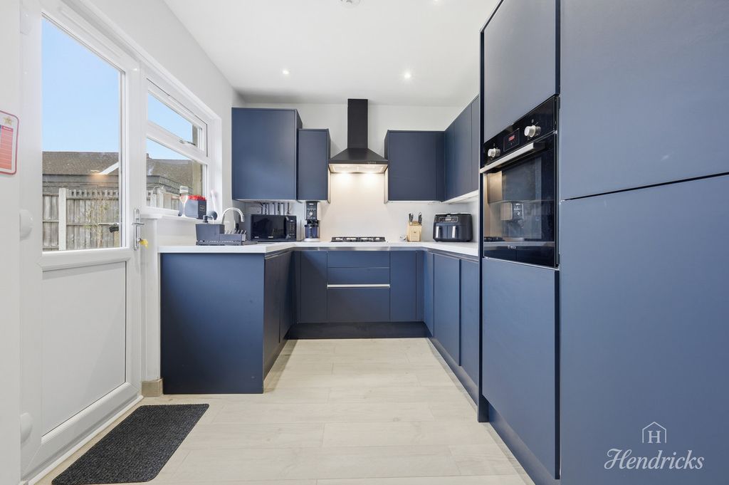 Property photo 3 of 24