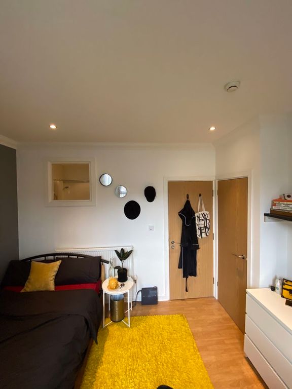 Property photo 3 of 9 Photo 6