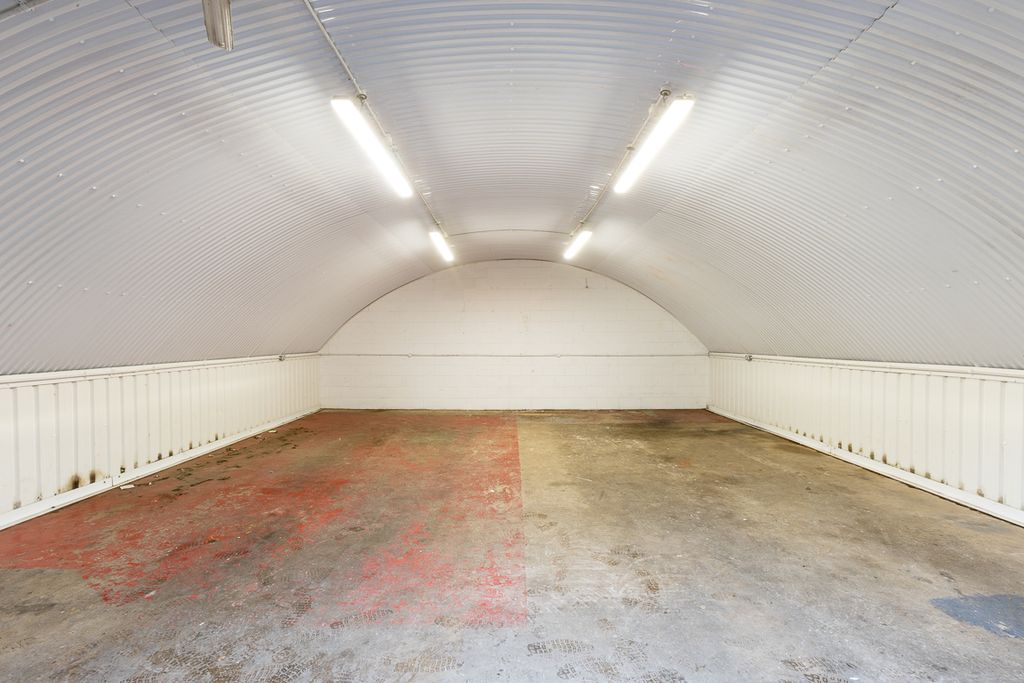 Property photo 3 of 6 An Empty Arch With White Lining