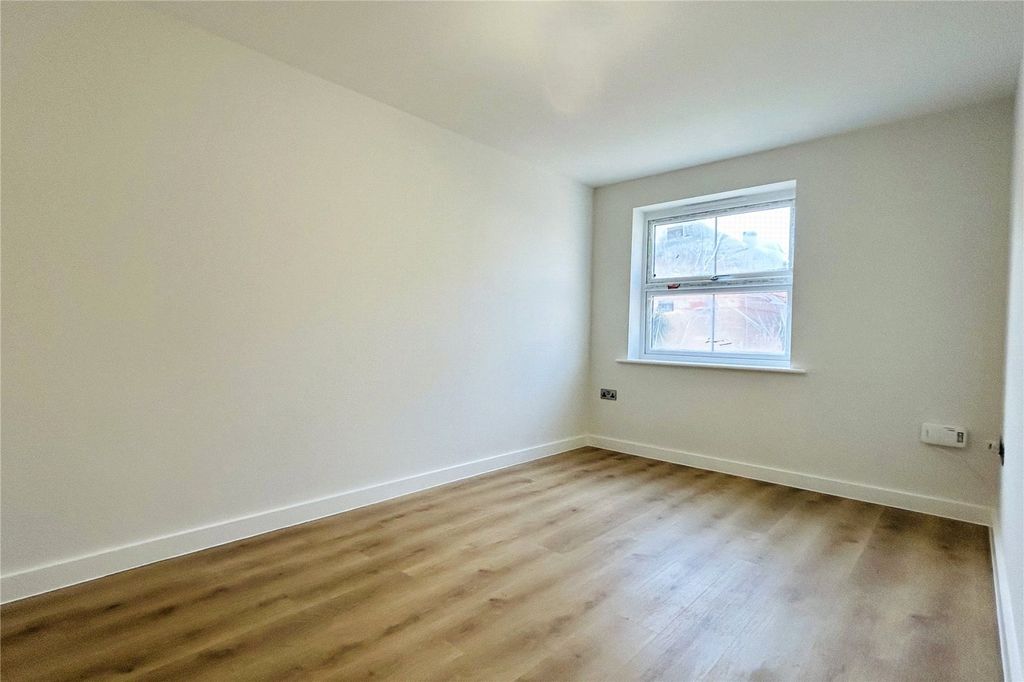 Property photo 3 of 12 Picture No. 21