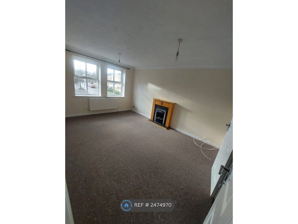 Property photo 2 of 6 Hall