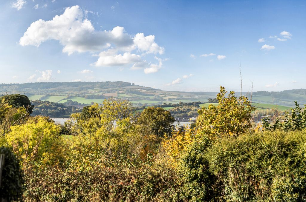 Property photo 3 of 19 Estruary Glimpse