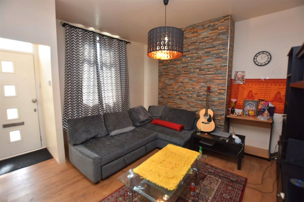 Property photo 3 of 14 Lounge