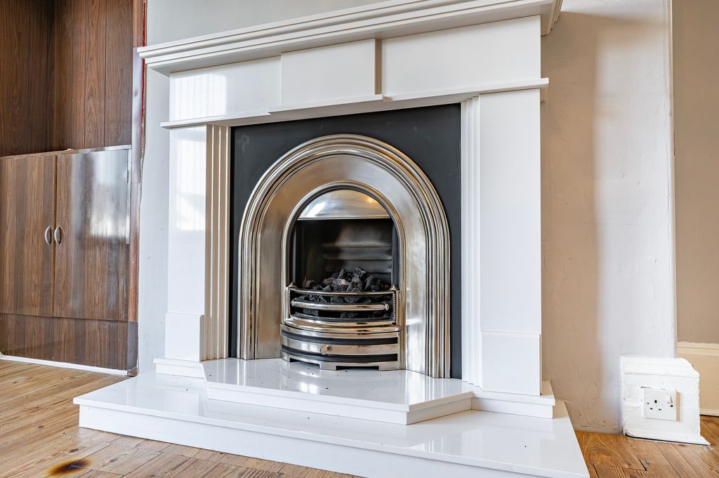 Property photo 3 of 42