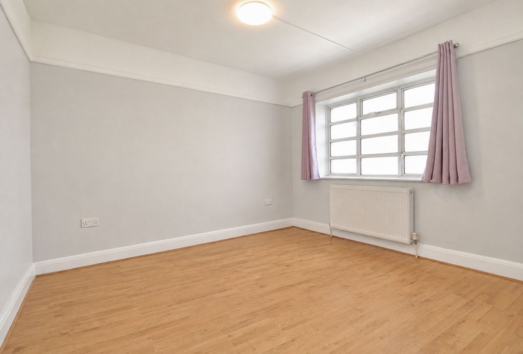 Property photo 2 of 6 Bedroom 1