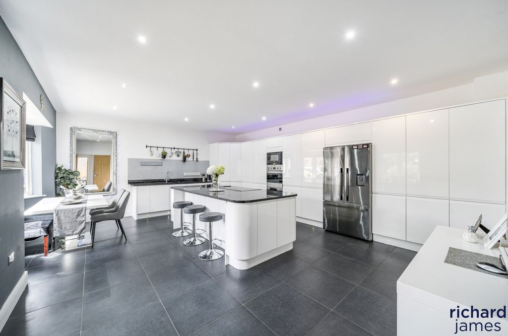 Property photo 2 of 24 6886Ccae928A4c57A90Eadf4Bd35Fd93