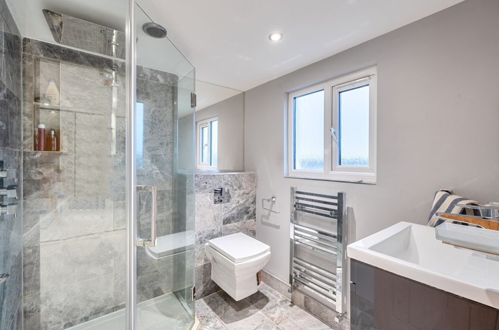 Property photo 3 of 13 1402858-15-697790Fa9F977