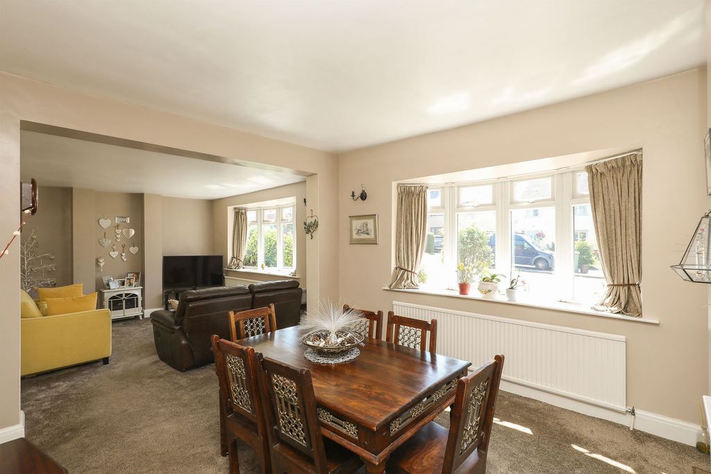 Property photo 2 of 33