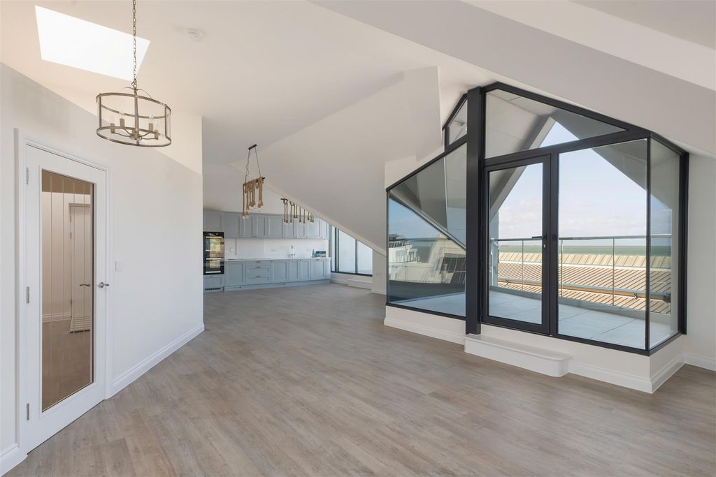 Property photo 2 of 34 Beach Walk, Whitstable