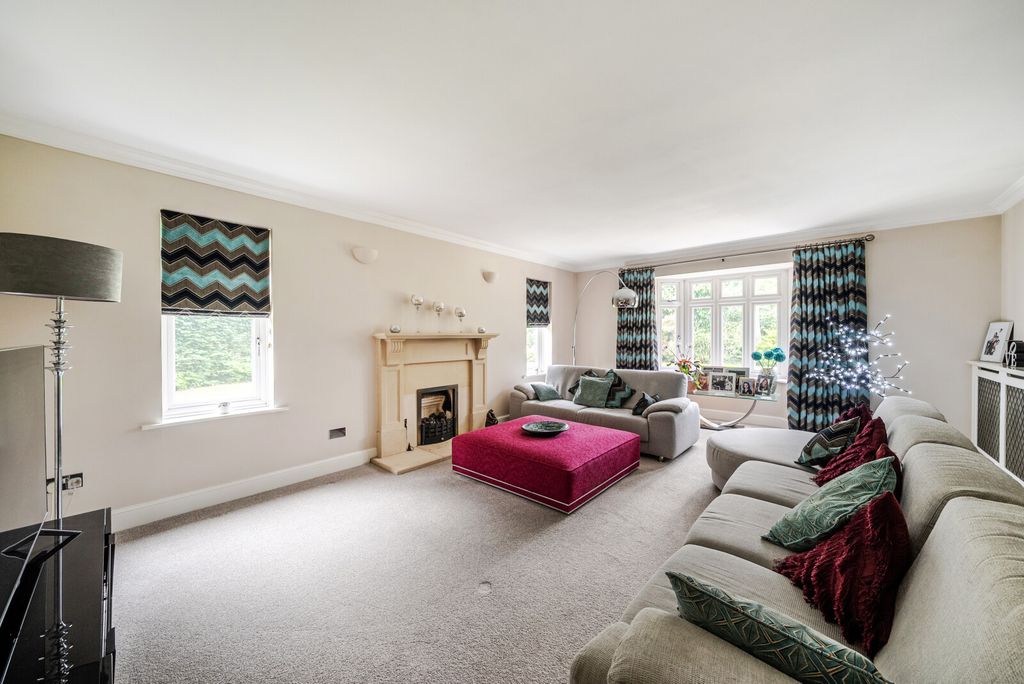 Property photo 3 of 56 1437017-27-69cd28...