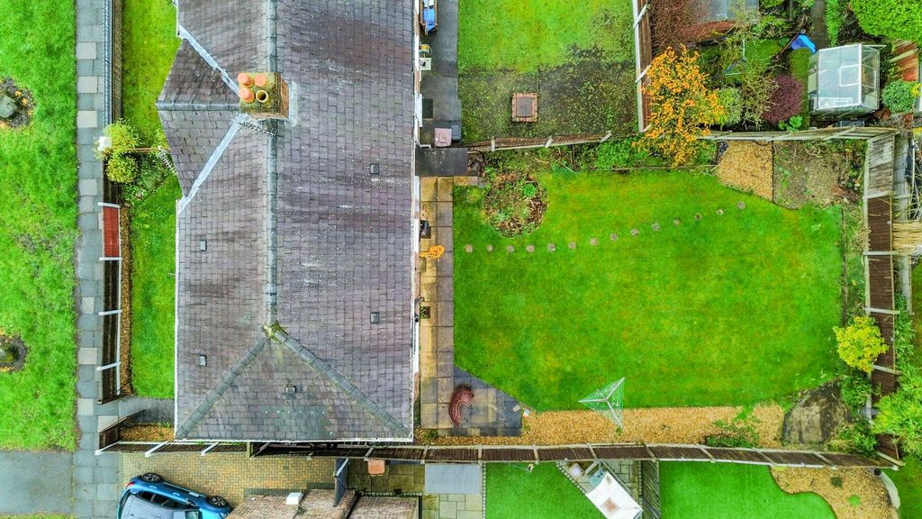 Property photo 2 of 33