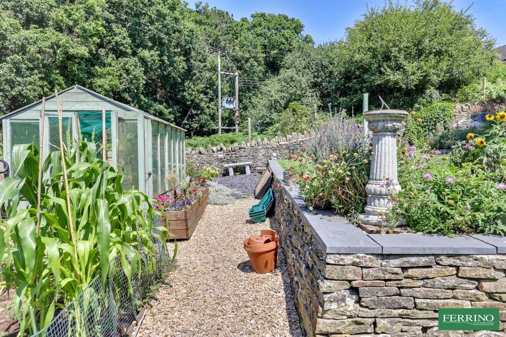 Property photo 2 of 36 Garden