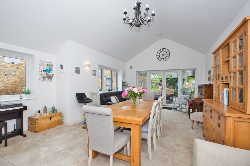 Property photo 3 of 20 Dining Area