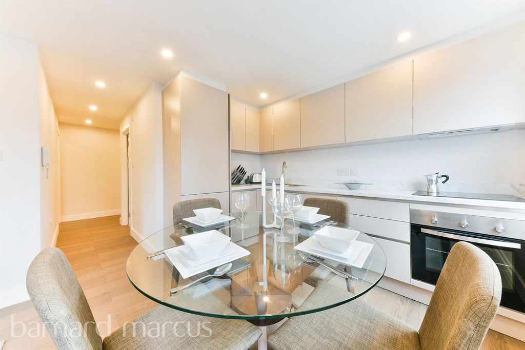 Property photo 2 of 6 Kitchen