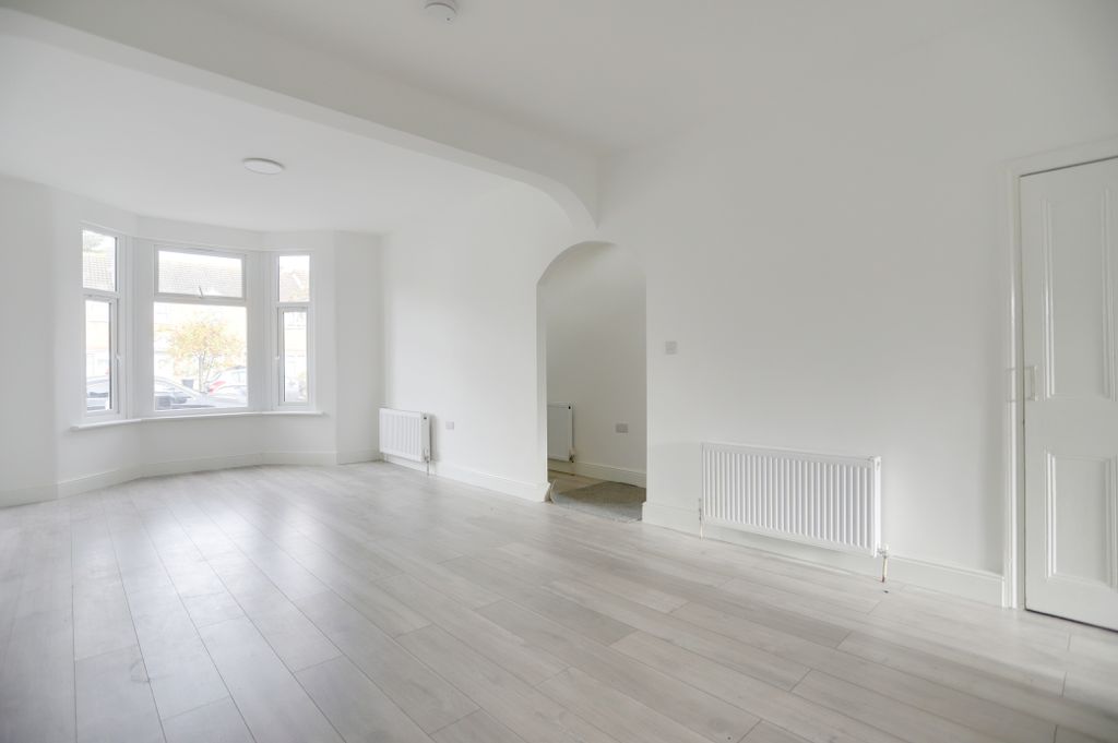 Property photo 2 of 9 5